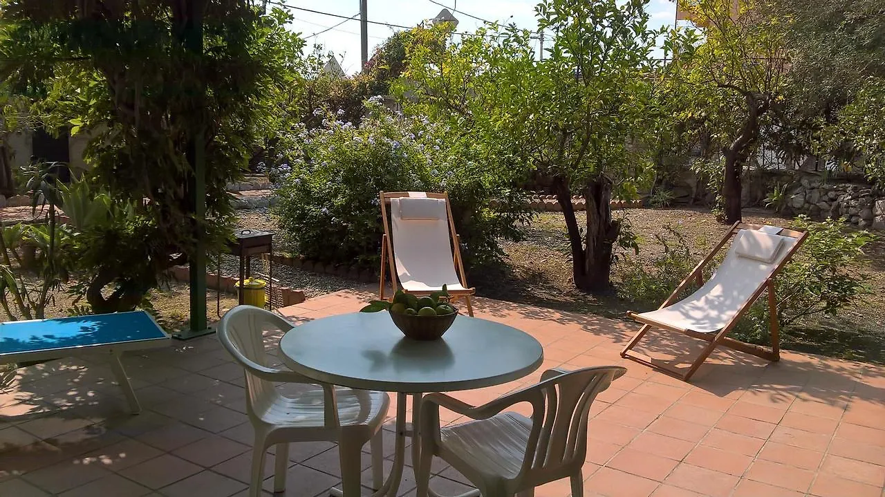Seafront Apartments Garden House Taormina Włochy