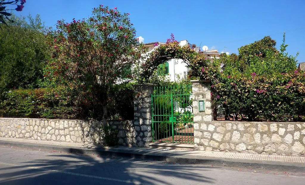 Seafront Apartments Garden House Taormina Italy